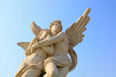 Aşk Tanrısı ve Ruh Heykeli, fotoğrafa yakın çekim