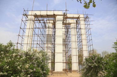 Tamamlanmamış bina, fotoğrafın kapatılması