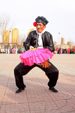LUANNAN COUNTY - 27 Şubat 2015 'te geleneksel Çin tarzı Yanko dans gösterileri, Luannan County, Hebei Eyaleti, Çin