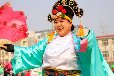 6 Mart 2015 'te, Luannan County, Hebei, Çin' de geleneksel Çin usulü Yanko dans gösterileri