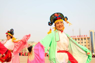 LUANNAN COUNTY - 7 Mart: geleneksel Çin stili Yanko dans gösterileri 7 Mart 2015 tarihinde, Luannan County, Hebei, Çin