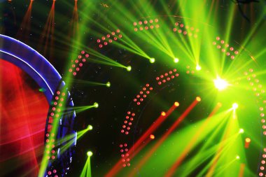 Sahne aydınlatma etkisi karanlıkta