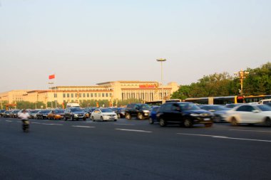 BEIJING - 22 Mayıs: Ulusal Çin Müzesi mimari manzarası ve çevre trafiği 22 Mayıs 2014, Pekin, Chin