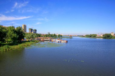 LUANNAN COUNTY - 3 Eylül 2014 'te Kuzey Nehri Parkı' ndaki şehir manzarası, Luannan County, Hebei Eyaleti, Çin