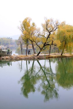 CHENGDE CITY - 20 Ekim: Chengde Dağı tatil beldesinde doğal manzara, 20 Ekim 2014, Chengde City, Hebei Eyaleti, Çin