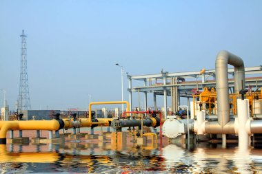 ham petrol işleme ve iletim ekipmanları, fotoğrafa yakın çekim