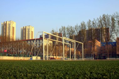 LUANNAN COUNTY - 14 Nisan 2015, Hebei Eyaleti, Çene Bölgesi, Luannan Eyaleti, 14 Nisan 2015, Lisedeki bir futbol sahası.