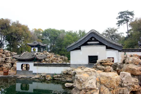 CHENGDE CITY - 20 Ekim: Wen Garden aslan orman manzarası Chengde dağ tatil beldesi, 20 Ekim 2014, Chengde City, Hebei Eyaleti, Çin