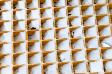 Karla kaplı ahşap şebeke