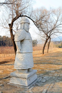 Eski Çinli generallerin taş heykelleri.