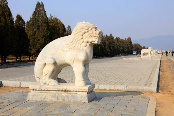 Çin antik hayvan heykelleri