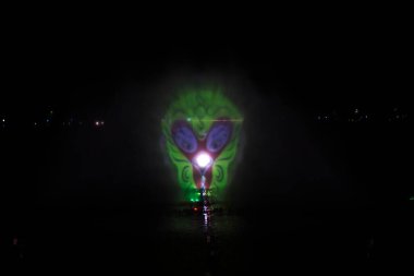 Su kürtasındaki Pekin Operasının Facebook 'u