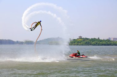 Tangshan - 19 Haziran: Su püskürtme özel efekt performansı, 19 Haziran 2016, Tangshan şehri, Çin
