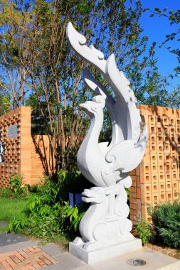 Tavuskuşu şekilli taş oyma