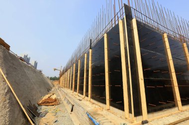 İnşaat alanlarında ahşap parantez