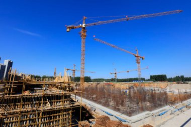 İnşaat alanı sahnesi, fotoğrafa yakın çekim.