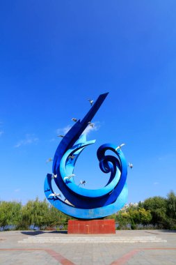 Şehir heykelleri parkta.