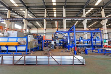 Endüstriyel üretim hattı, fotoğrafa yakın çekim.