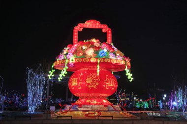 Çiçek sepeti şeklindeki fener