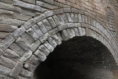 Kırık Yeşil Tuğla Kemer Kuponu