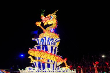 ejderha biçimli bina