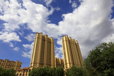 Bina mavi gökyüzünün altında Baiyun.