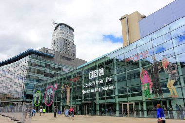 Manchester - 27 Temmuz 2016: Manchester 'daki British Broadcasting Corporation (BBC) genel merkezi, İngiltere.