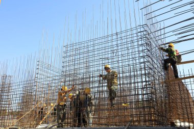 Luannan County - 28 Eylül: İnşaat alanlarında çelik işçileri, 28 Eylül 2016, Luannan County, Hebei, Çin