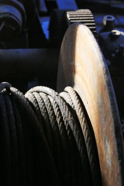 İp ve fabrikadaki ışık israfı.