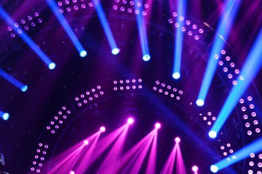 Sahne aydınlatma etkisi karanlıkta