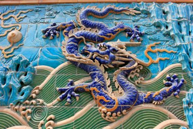 23 Mayıs 2014 'te Pekin' deki Beihai Parkı 'nda 9 Ejder Duvarı (Jiulongbi) kuruldu.