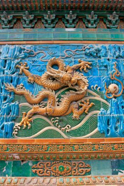 23 Mayıs 2014 'te Pekin' deki Beihai Parkı 'nda 9 Ejder Duvarı (Jiulongbi) kuruldu.