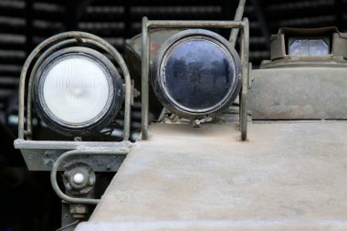 Zırhlı araç aydınlatma ekipmanları, fotoğrafa yakın çekim.