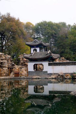 CHENGDE CITY - 20 Ekim: Wen Garden aslan orman manzarası Chengde dağ tatil beldesi, 20 Ekim 2014, Chengde City, Hebei Eyaleti, Çin