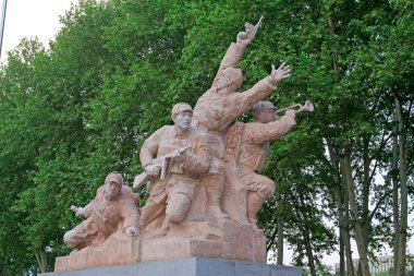 Shijiazhuang - 27 Nisan: Savaş heykeli, Kuzey Çin askeri şehit mezarlığı, 27 Nisan 2015, Shijiazhuang şehri, Çin
