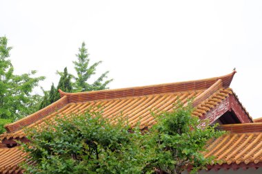 Geleneksel Çin mimari tarzı sarı kaplama kiremit çatı, yakın çekim