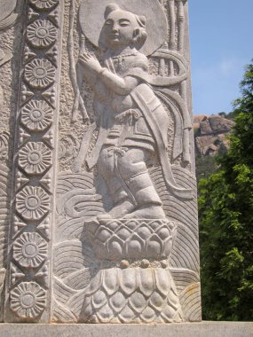 Qingdao City, shandong bölgesi, Chin 'deki bir tapınakta yontulmuş taş işleri.