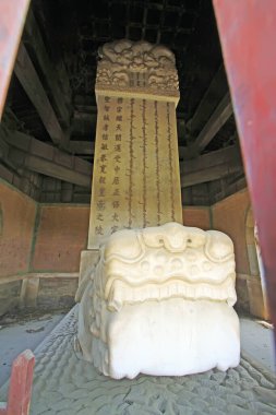 Qing Hanedanlığı 'nın Doğu Kraliyet Mezarlığı' ndaki Çin taş tableti Chin.
