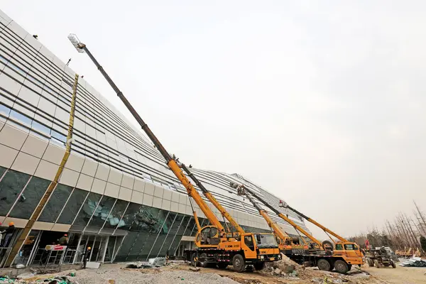Tangshan Tangshan - 6 Mart 2016 'da Tangshan Uluslararası Konferansı ve Sergi Merkezi şantiyesi, Tangshan, Çin
