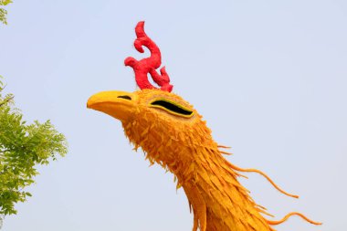 Gökyüzünde Phoenix yüz hatları