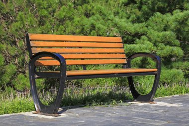 Tahta sandalye, fotoğrafa yakın çekim.