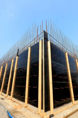 İnşaat alanlarında ahşap parantez