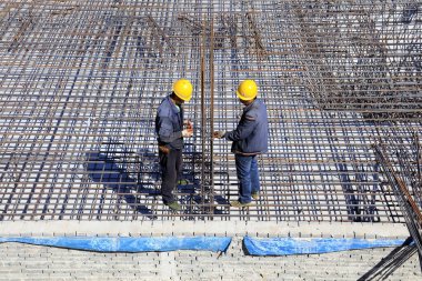 İnşaat alanındaki çelik kumaş.