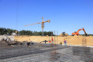 Luannan County - 28 Eylül 2016 'da inşaat işçileri ve kule vinci, 28 Eylül 2016' da, Luannan County, Hebei, Çin