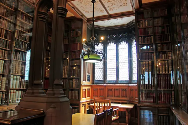 Manchester - 27 Temmuz: John Rylands Kütüphanesi 'nin üçüncü kat çalışma odası, 27 Temmuz 2016, Manchester, İngiltere.