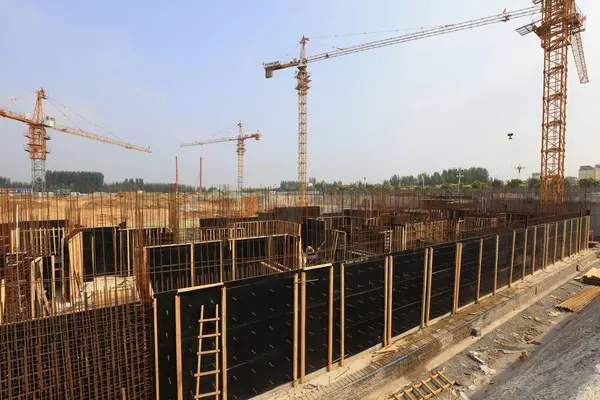 İnşaat alanlarında ahşap parantez 