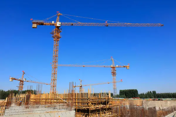 İnşaat alanı sahnesi, fotoğrafa yakın çekim.