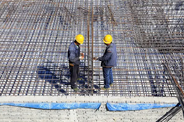 İnşaat alanındaki çelik kumaş.