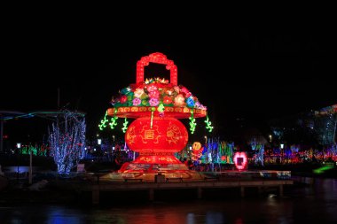 Çiçek sepeti şeklindeki fener