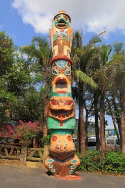 Parktaki tahta totem direkleri, Çin